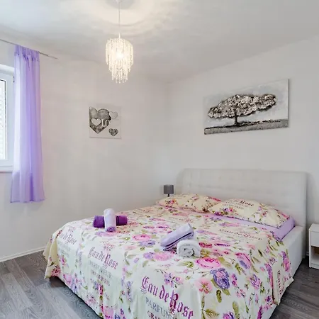 Anamaris アパート ソリン